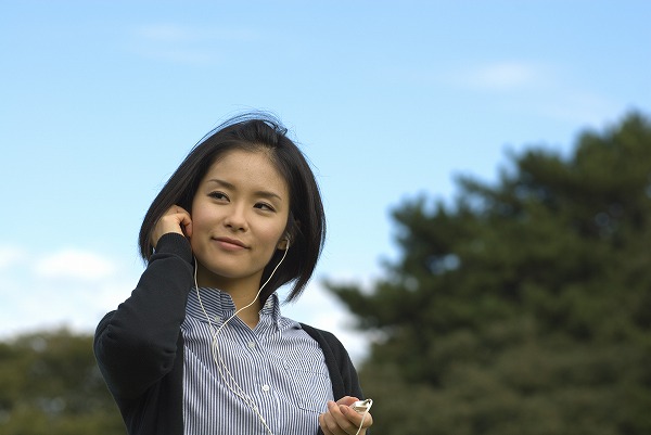 日本人の女性 洋楽 邦楽  愛聴 ミュージック｜m030411