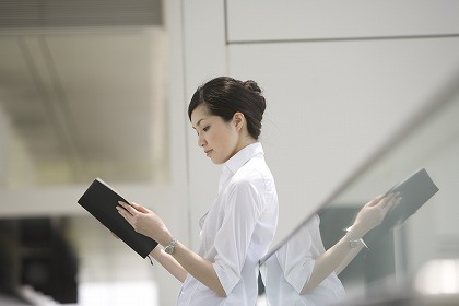 爽やか 上品 髪型 美しさ 働く女性 m020296