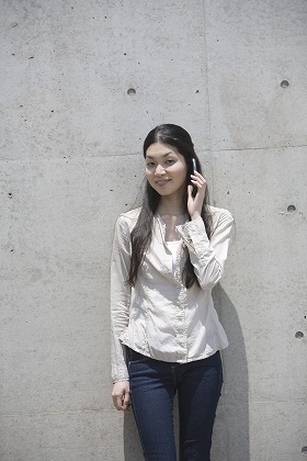 スリムな女性 若い 落ち着き 清楚 清潔 軽装 m020396