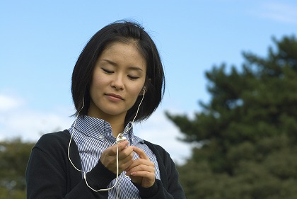 日本人の女性  愛聴 ミュージック 洋楽 邦楽 m030409