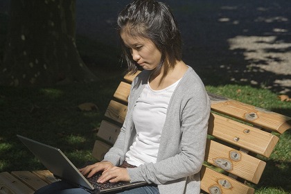 モバイル Wi-Fi 無線LAN ホットスポット 女性 m030672