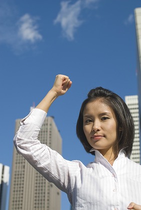 働く女性 自信 先輩 信念 新人 活躍 ガッツ m030812